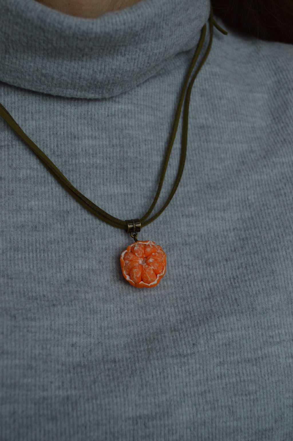 Підвіска "Мандаринка". Прикраса у формі мандаринки. Прикраса мандаринка украшение. Виріб мандаринка изделие. Підвіс мандарин подвес. Підвіска на шию кулон. Купити кулон для дівчини.