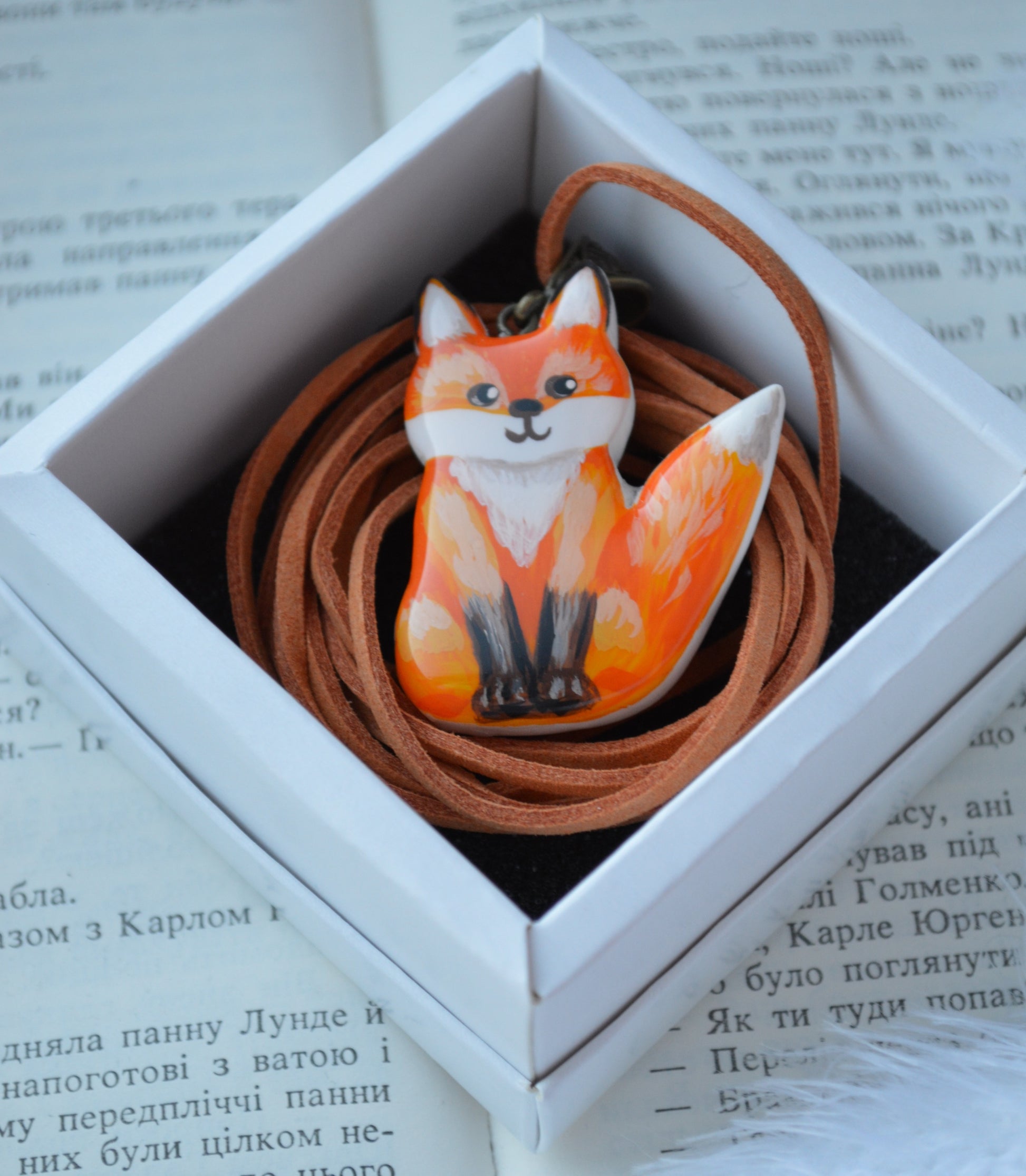 Прикраса Підвіска на шнурочку Лисичка розмальована Подарунок дівчині