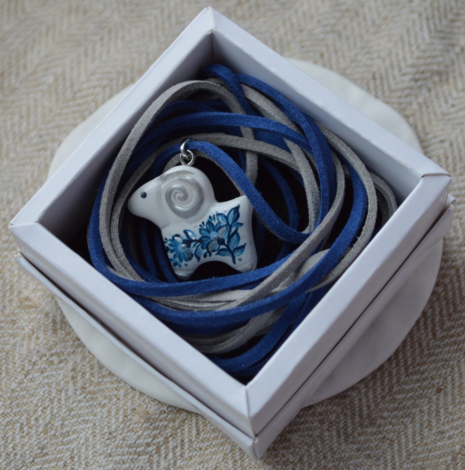 Підвіска Баранчик з петриківським розписом. Баранчик з квітами. Баранець. Овечка