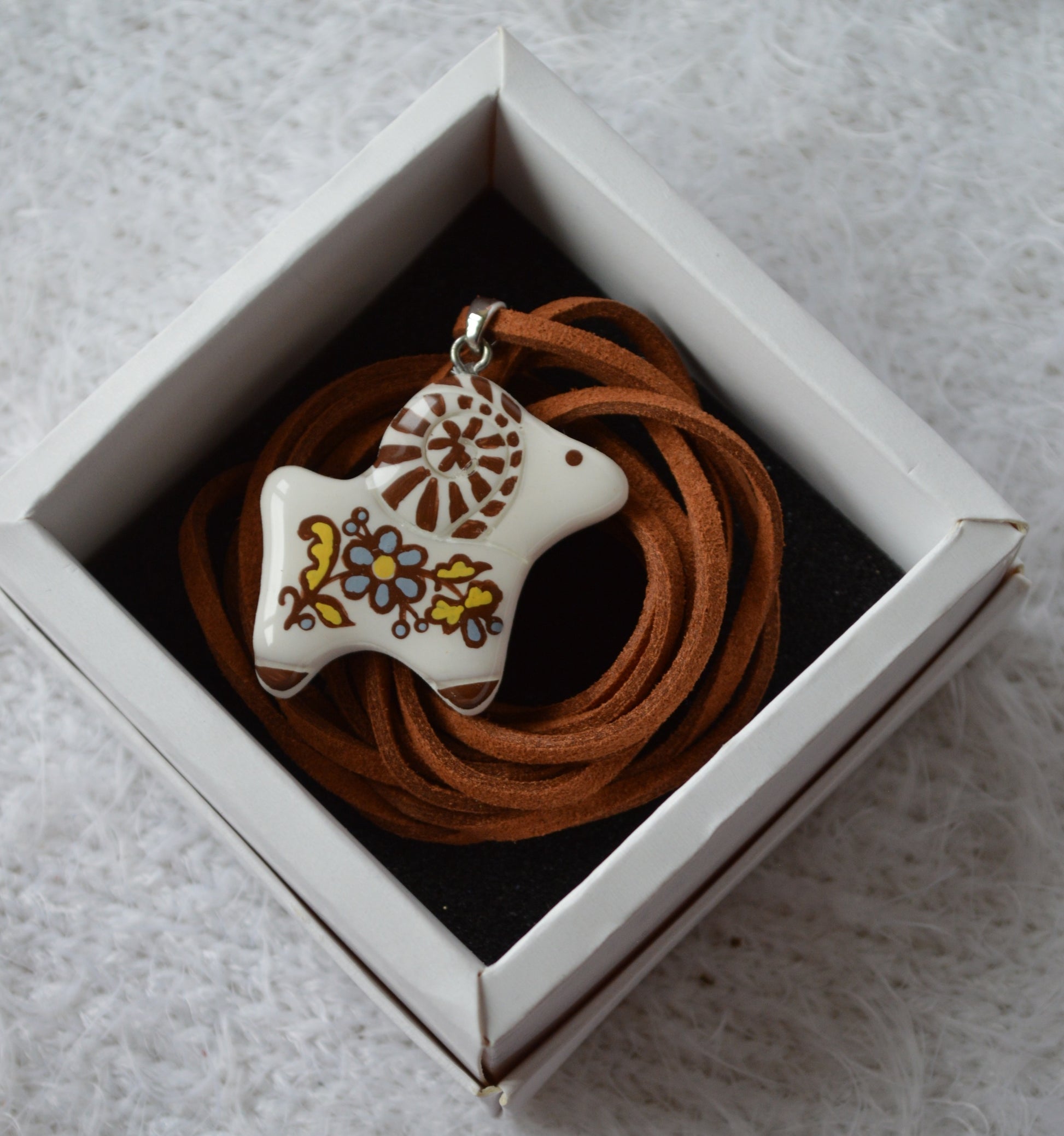 Підвіска Баранчик з петриківським розписом. Баранчик з запікаємої полімерної глини. Баранчик з квітками.