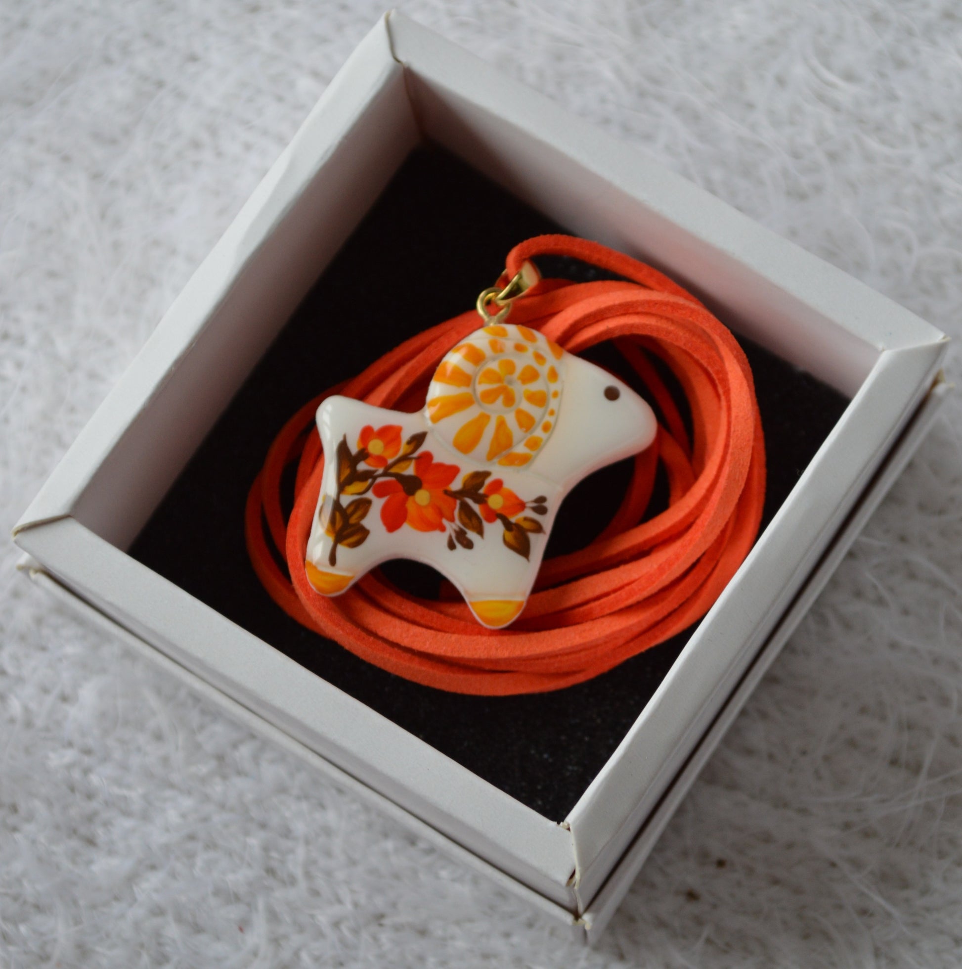 Підвіска Баранчик з петриківським розписом. Баранчик з запікаємої полімерної глини.