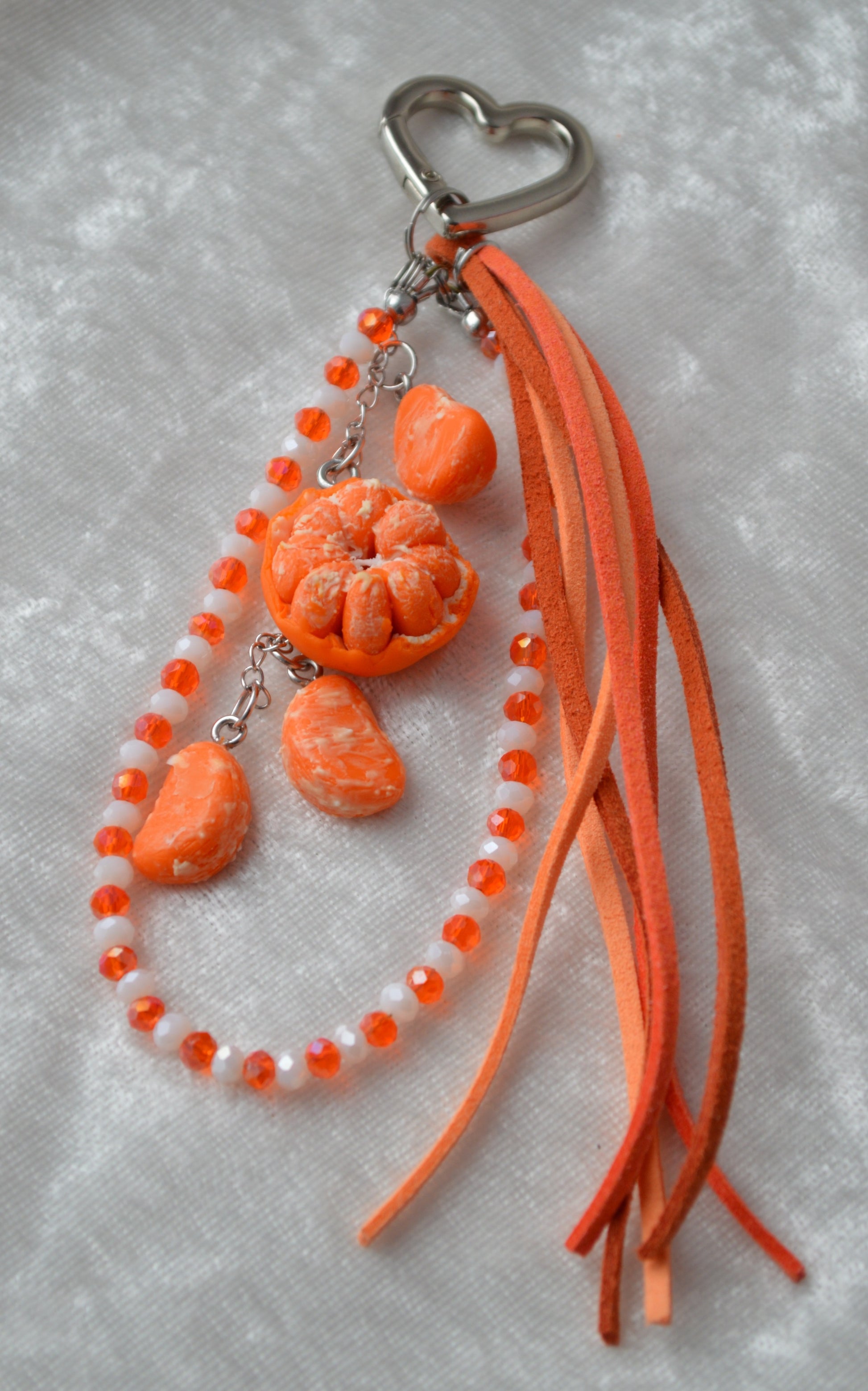 Брелок підвіс дармовис мандаринка ручної роботи з полімерної глини. Для ключів, сумки. Брелок мандарин. Купити яскравий подарунок аксесуар для ключів, сумки.