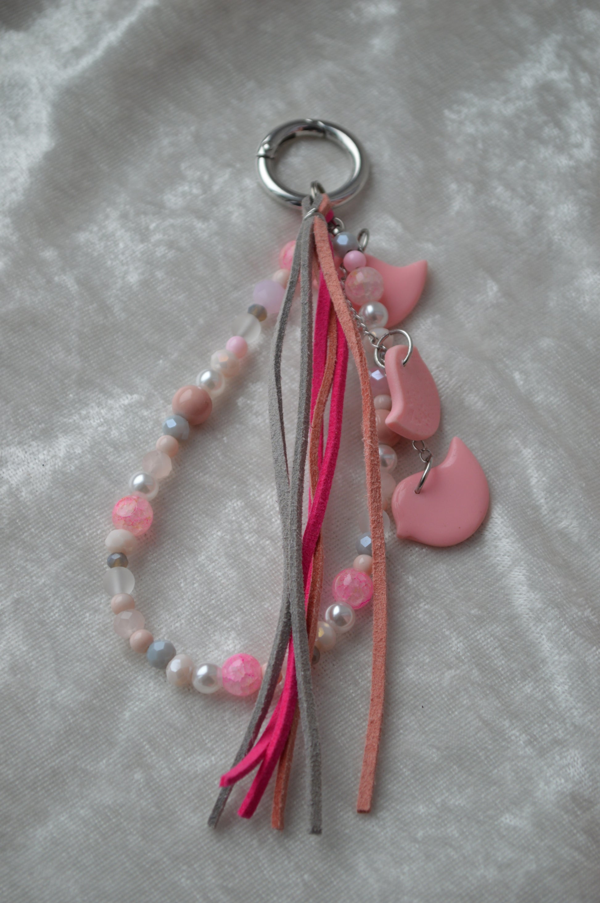 Брелок, підвіс "Пташка" - Яскравий аксесуар ручної роботи для ключів. 
Брелок підвіс дармовис пташка ручної роботи з полімерної глини. Для ключів, сумки. Брелок Птичка. Купити яскравий подарунок аксесуар для ключів, сумки.