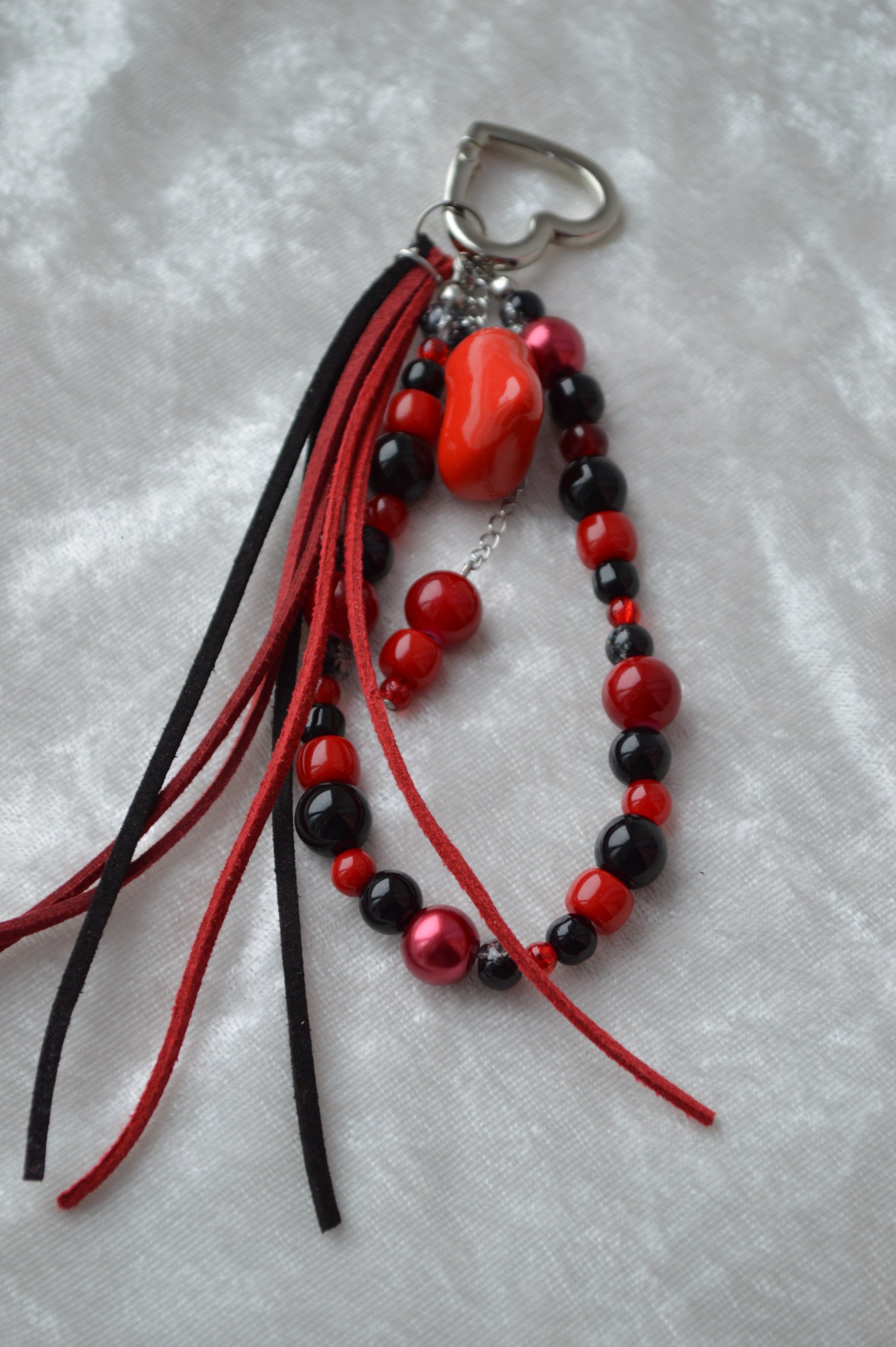 Брелок, підвіс "Серце" - Яскравий аксесуар ручної роботи для ключів. 
Брелок підвіс дармовис серце ручної роботи з полімерної глини. Для ключів, сумки. Брелок сердечко. Купити яскравий подарунок аксесуар для ключів, сумки.