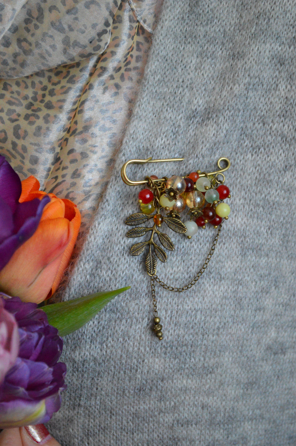 Брошка-булавка з бронзовими фігурками птахів, тварин. Унікальна авторська прикраса. Купити подарунок з українським мотивом. Украшения купить. Брошь оригинальная. Подарок. Что подарить. Брошь на кофте.