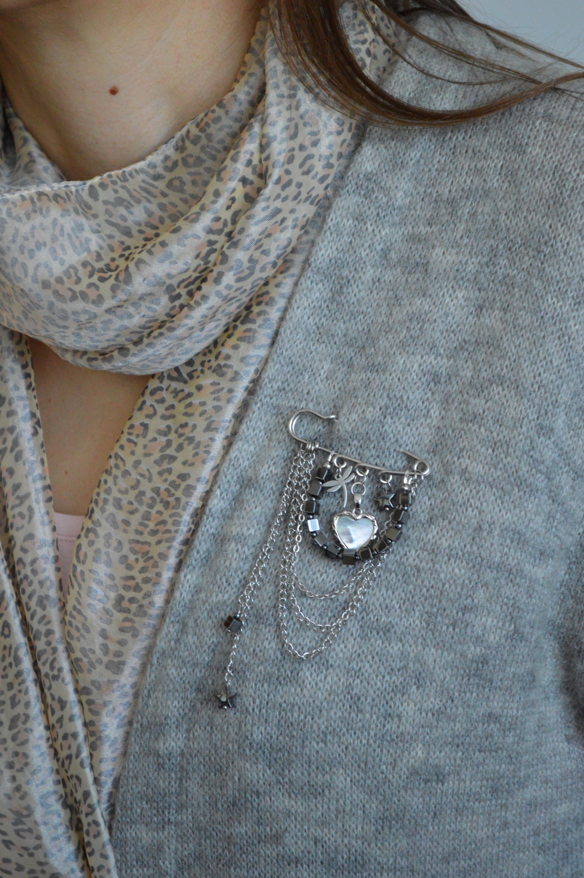 Брошка-булавка "Ланцюжок, гематит". Чудовий подарунок. Украшения купить. Брошь оригинальная. Подарок. Что подарить