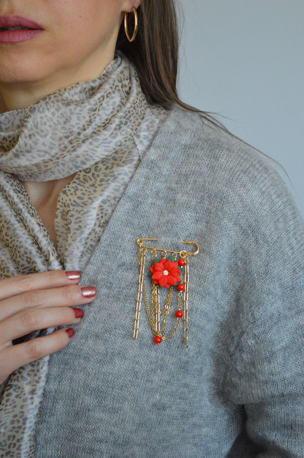 Брошка-булавка "Ланцюжок, квітка, намистини". Чудовий подарунок. Украшения купить. Брошь оригинальная. Подарок. Что подарить