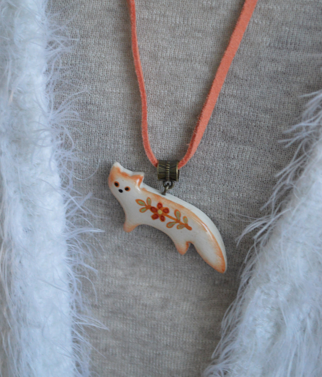 Підвіска "Лисичка з розписом". Підвіс "Лисичка з розписом" - прикраса ручної роботи із запікаємої поліменної глини. Прикраса, виріб лисичка. Розпис покритий епоксидною смолою. 