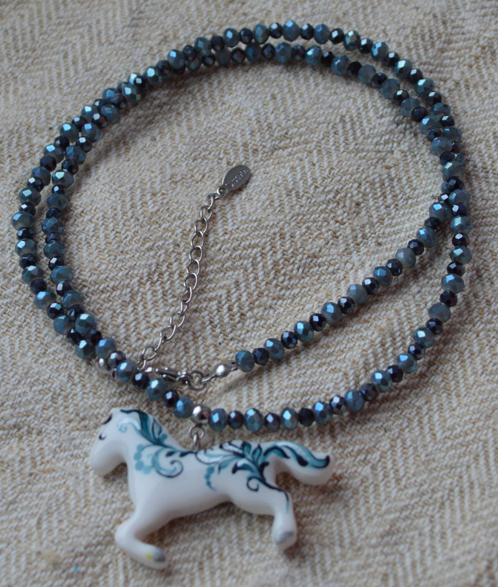 Намисто "Коник". Прикраса коник. Підвіска - коник з полімерної глини. Намисто з коником. Коник з малюнком. Коник розпис.