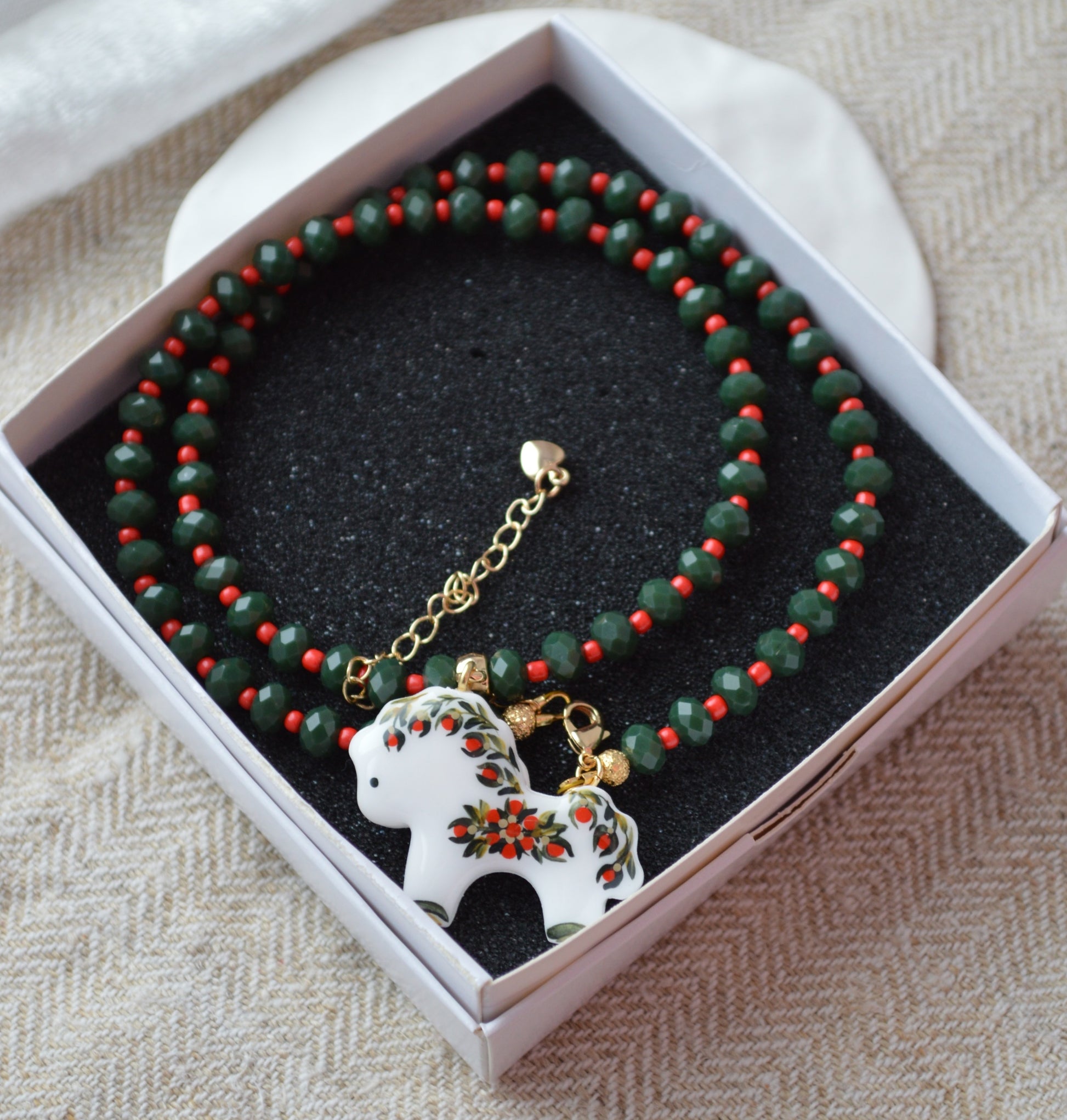 Намисто "Коник". Прикраса коник. Підвіска - коник з полімерної глини. Намисто з коником. Коник з малюнком. Коник розпис.