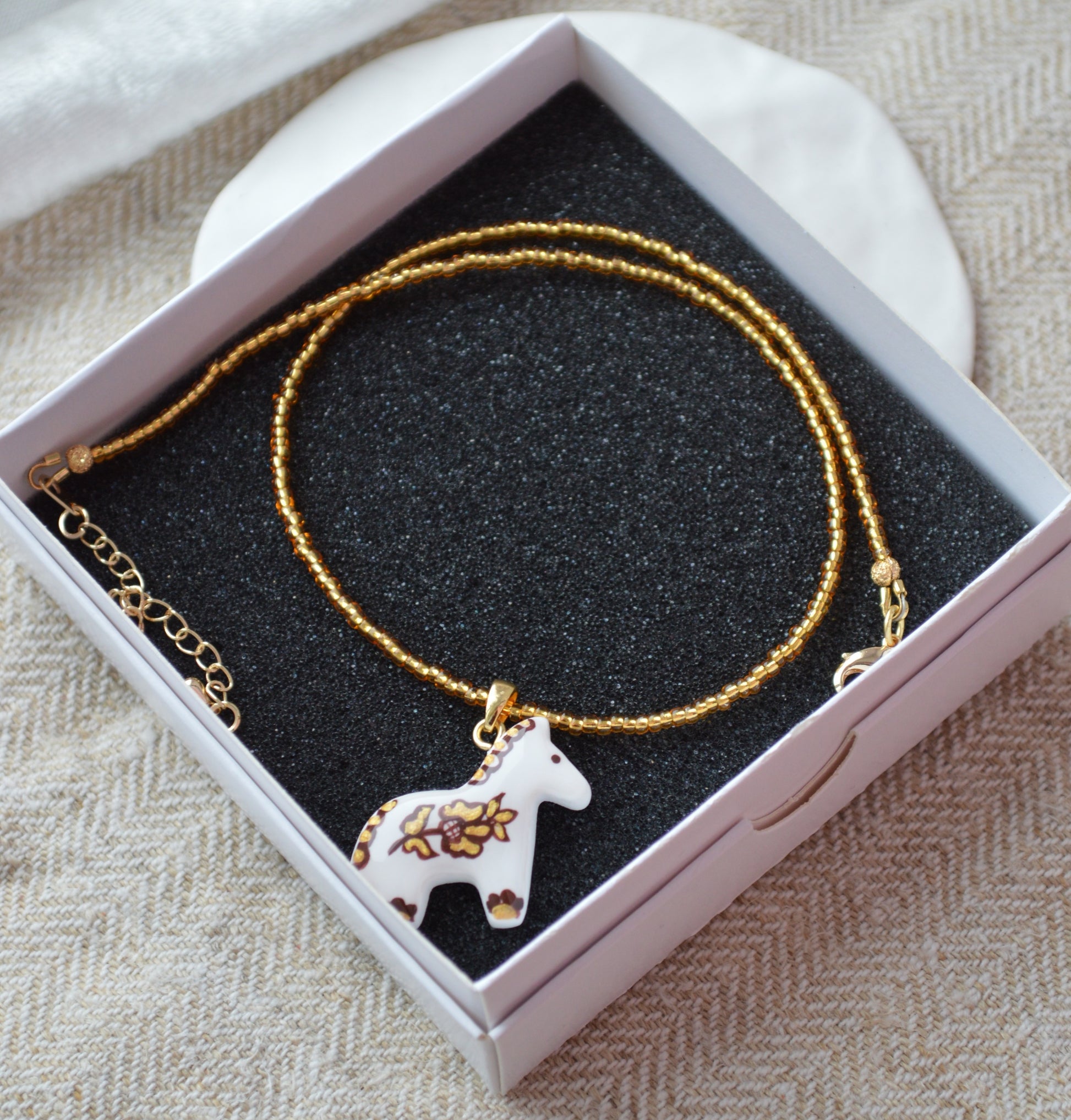 Намисто "Коник". Прикраса коник. Підвіска - коник з полімерної глини. Намисто з коником. Коник з малюнком. Коник розпис.