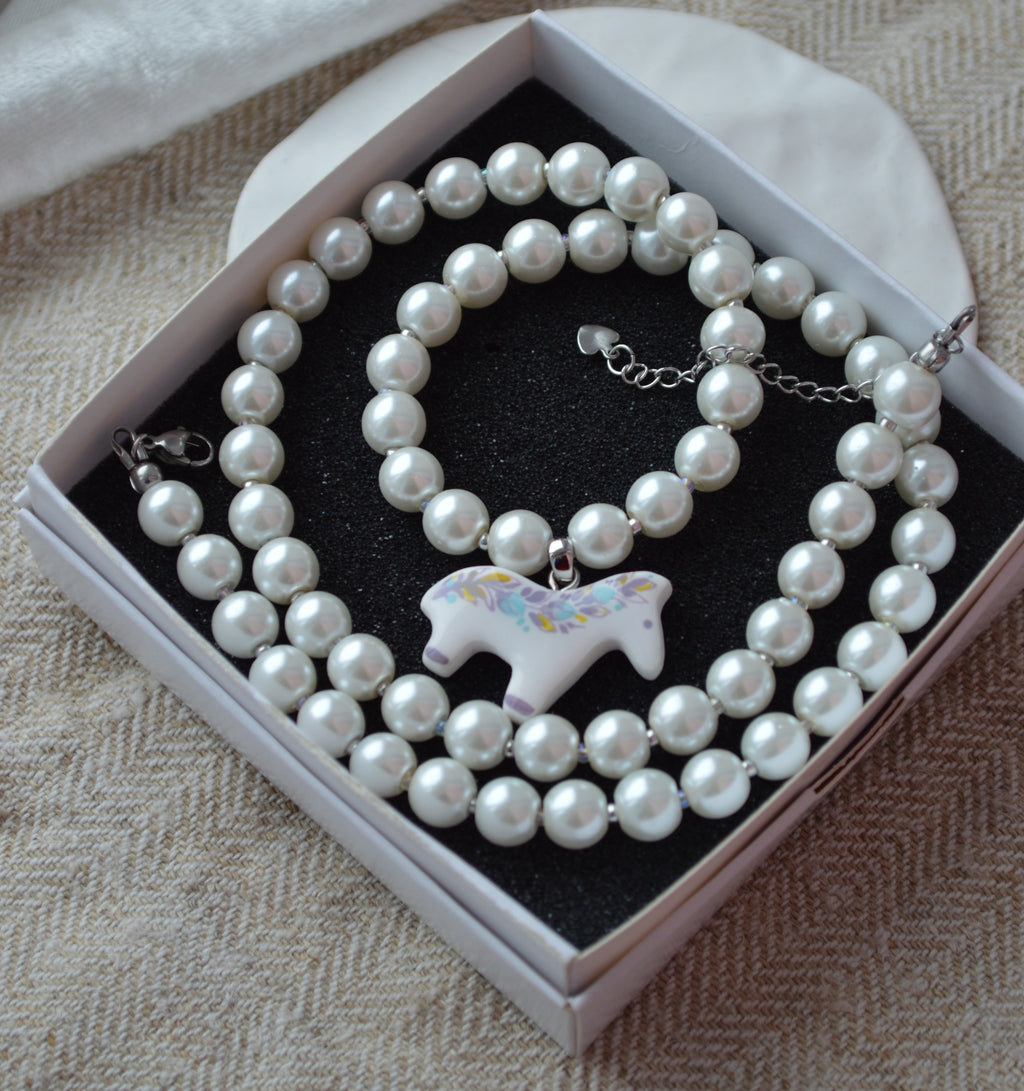 Намисто "Коник". Прикраса коник. Підвіска - коник з полімерної глини. Намисто з коником. Коник з малюнком. Коник розпис.