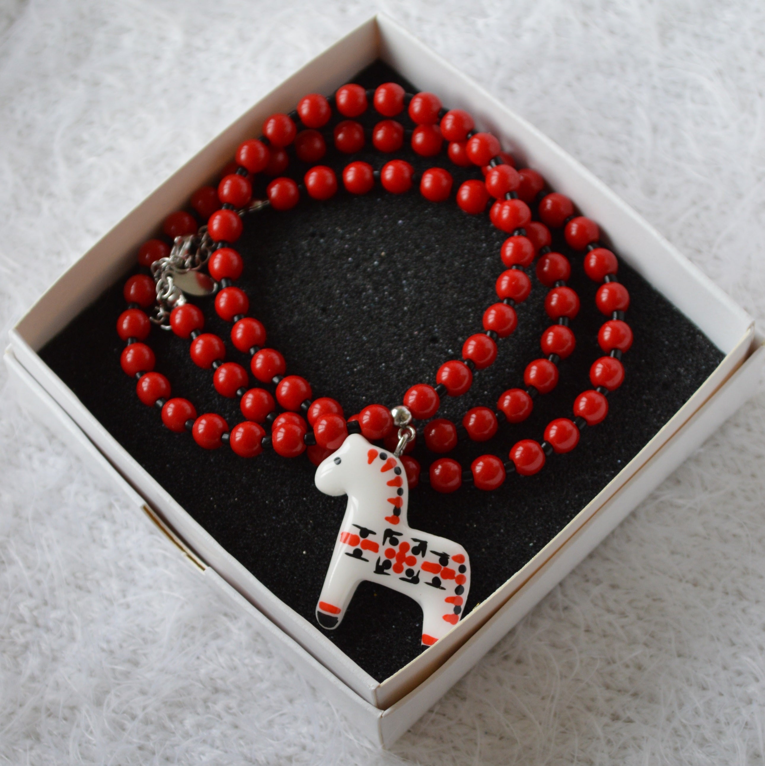 Намисто "Коник". Прикраса коник. Підвіска - коник з полімерної глини. Намисто з коником. Коник з малюнком. Коник розпис.