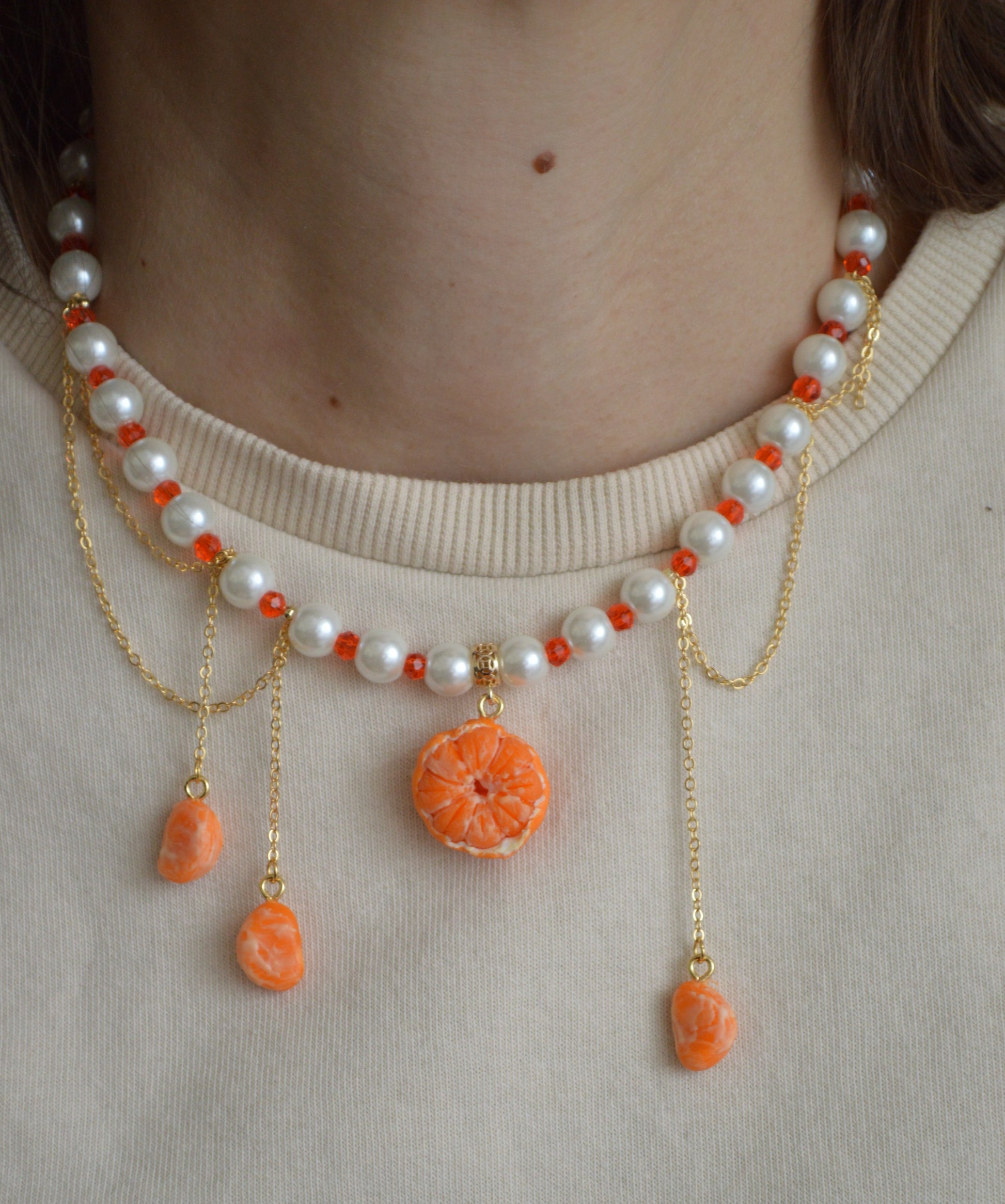 Намисто Мандаринка - Прикраса з натуральними каменями ручної роботи. Полімерна глина, позолота 24К. Бусы мандарин камни. Купити подарунок дівчині з натуральними каменями.