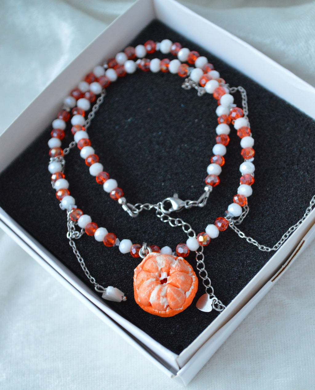 Намисто "Мандаринка з ланцюжками". Підвіска - мандарин з полімерної глини. Мандаринка украшение. Ожерелья мандаринки. Ожерелье с подвеской мандаринкой.