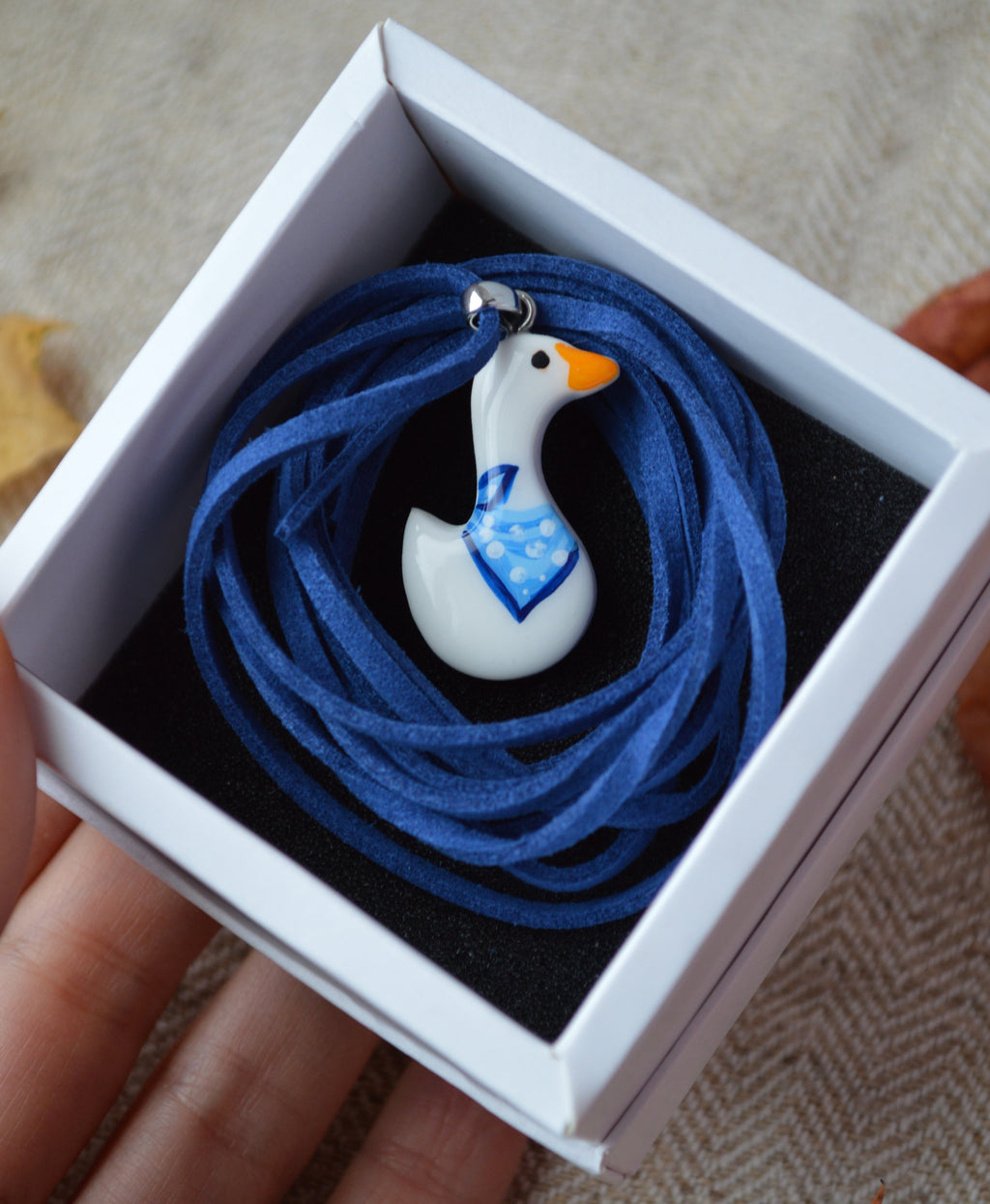 Підвіска "Качечка з розписом". Підвіс качка - прикраса ручної роботи із запікаємої поліменної глини. Прикраса у формі качки. Розпис покритий епоксидною смолою. Буде гарним подарунком.