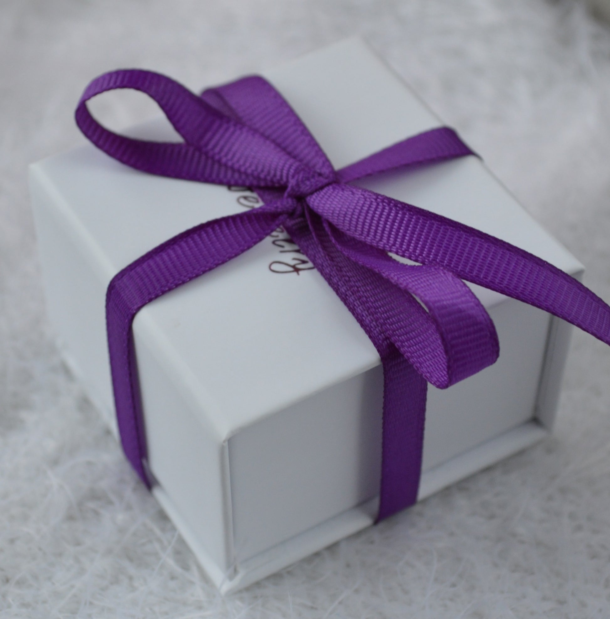 Підвіска "Коник з петриківським розписом на ланцюжку". Прикраса ручної роботи виріб з петриківським розписом. Купити підвіс коник. Подарунок дружині. Подарунок дівчині. Буде гарним подарунком. Подарункова коробочка.