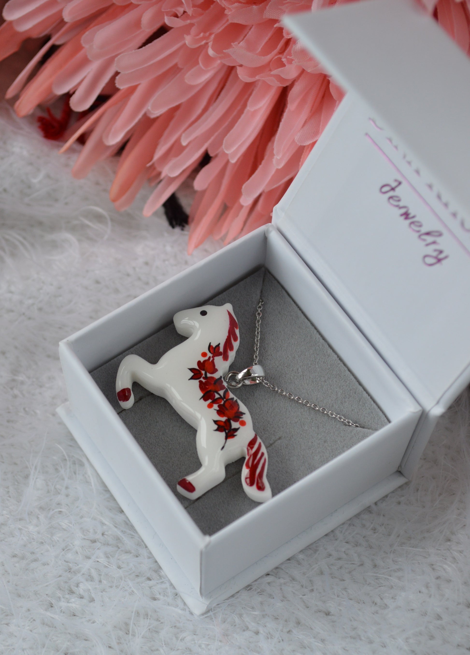 Підвіска "Коник з петриківським розписом на ланцюжку". Прикраса ручної роботи виріб з петриківським розписом. Купити підвіс коник. Подарунок дружині. Подарунок дівчині. Буде гарним подарунком.