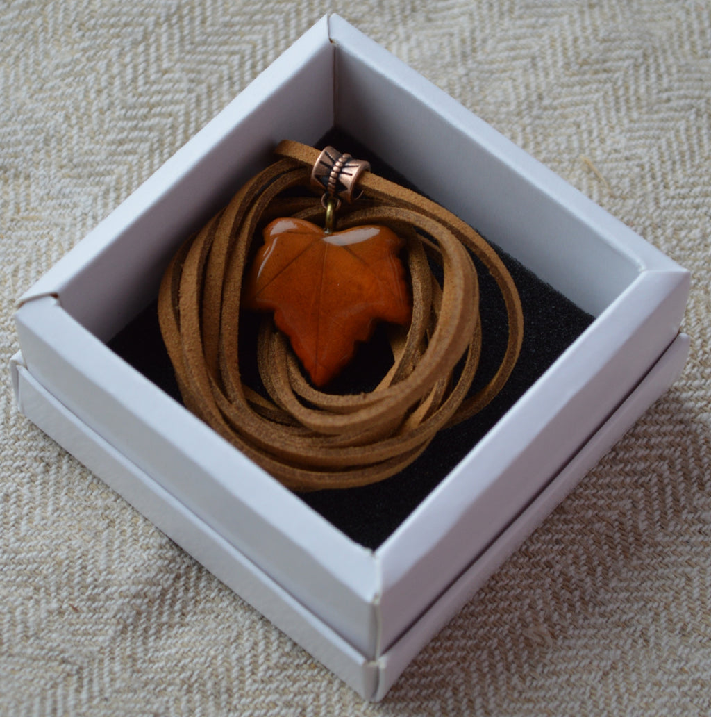 Підвіска "Листок винограду". Прикраса у формі виноградного листка. Підвіска виноградний листок подвеска. Женские украшения бижутерия. Украшения бижутерия на шею. Подвеска на шею.