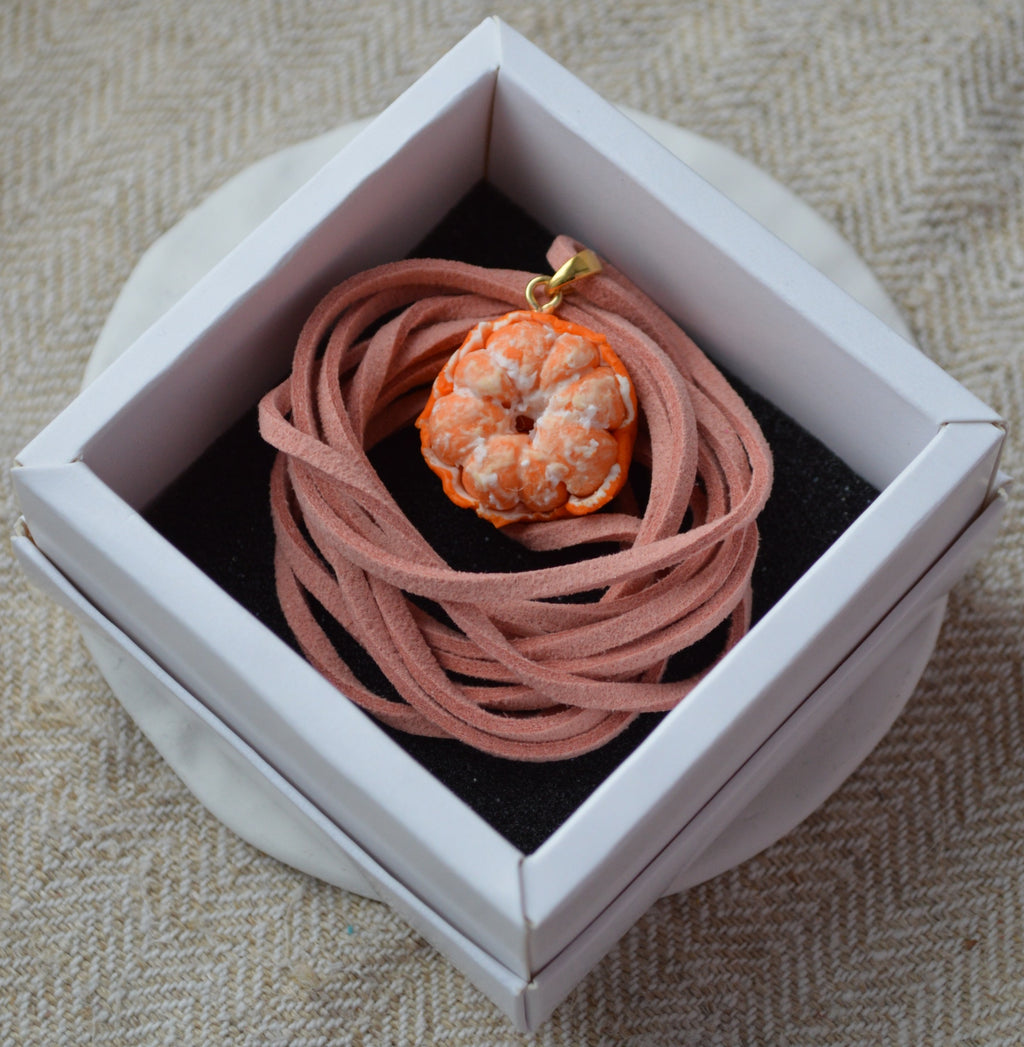 Підвіска "Мандаринка". Прикраса у формі мандаринки. Прикраса мандаринка украшение. Виріб мандаринка изделие. Підвіс мандарин подвес. Підвіска на шию кулон. Купити кулон для дівчини.