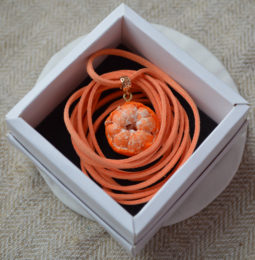 Підвіска "Мандаринка". Прикраса у формі мандаринки. Прикраса мандаринка украшение. Виріб мандаринка изделие. Підвіс мандарин подвес. Підвіска на шию кулон. Купити кулон для дівчини.