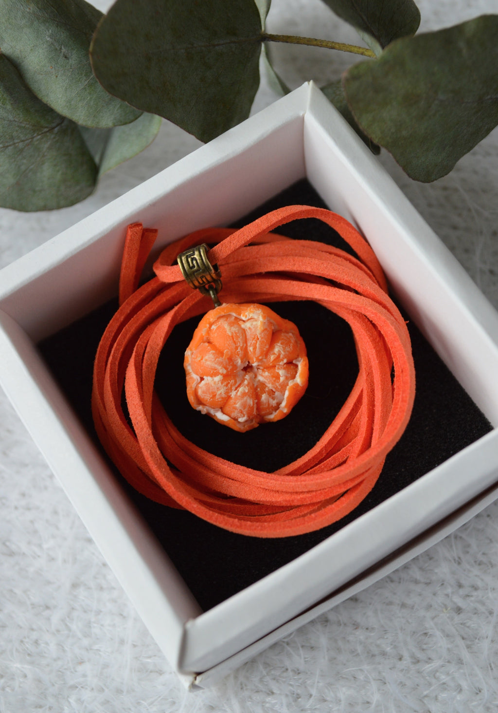 Підвіска "Мандаринка". Прикраса у формі мандаринки. Прикраса мандаринка украшение. Виріб мандаринка изделие. Підвіс мандарин подвес. Підвіска на шию кулон. Купити кулон для дівчини.