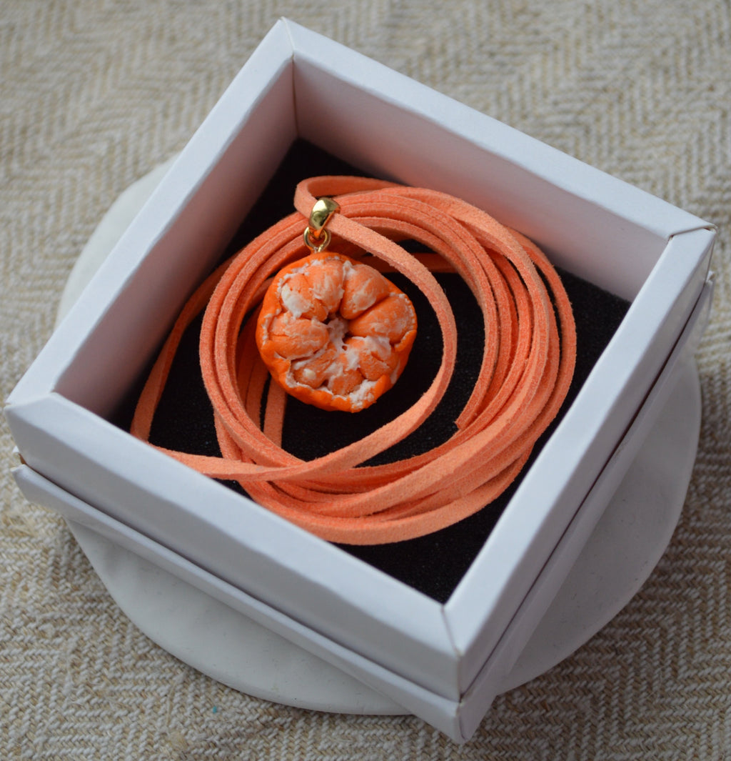 Підвіска "Мандаринка". Прикраса у формі мандаринки. Прикраса мандаринка украшение. Виріб мандаринка изделие. Підвіс мандарин подвес. Підвіска на шию кулон. Купити кулон для дівчини.