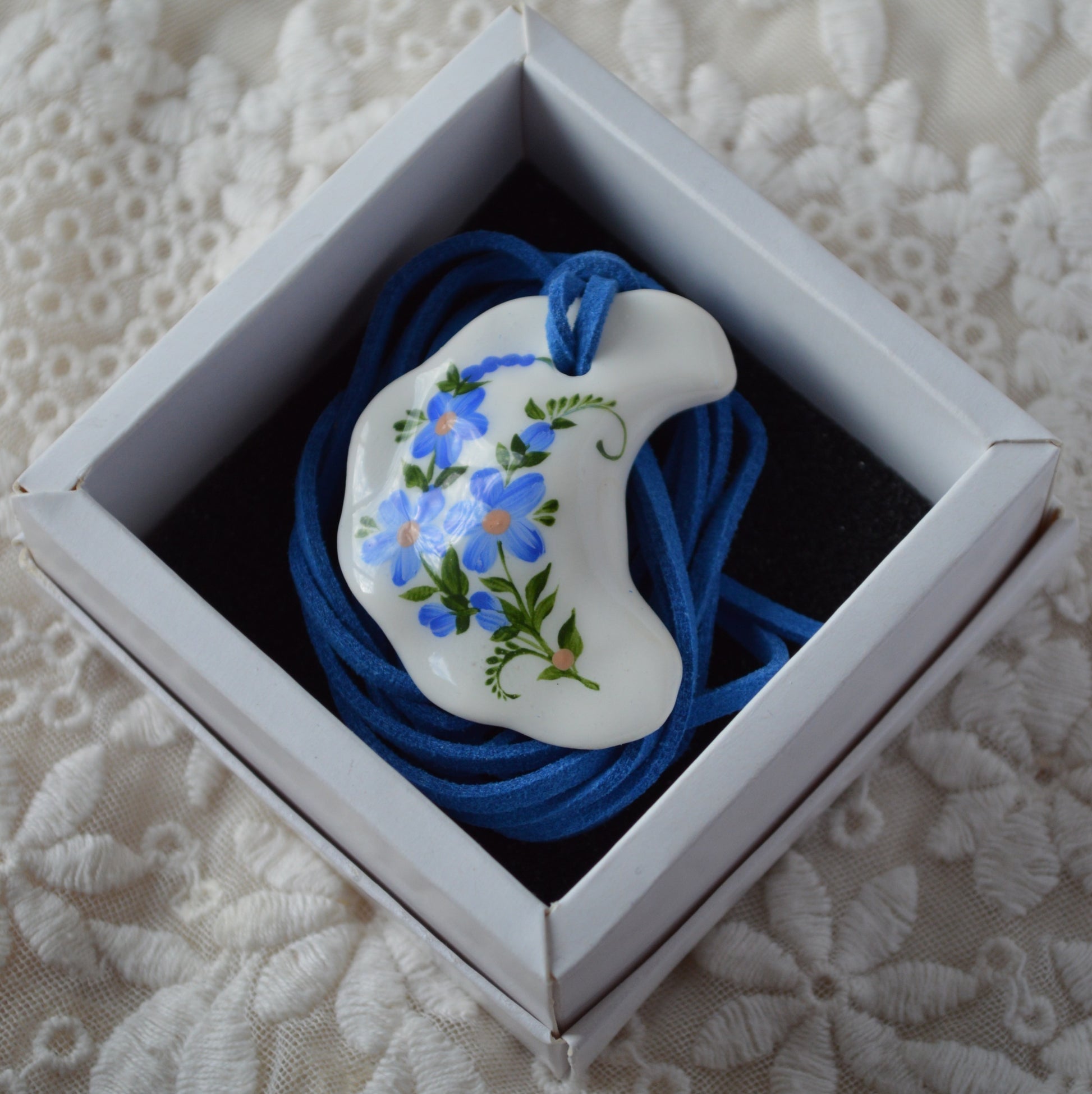 Підвіска "Вареник з квітковим розписом". Етно стиль этно. Купити вареник підвіс.  Прикраса вареник украшение. Подарок. Довга підвіска на шию. Подвеска вареник. Подарунок