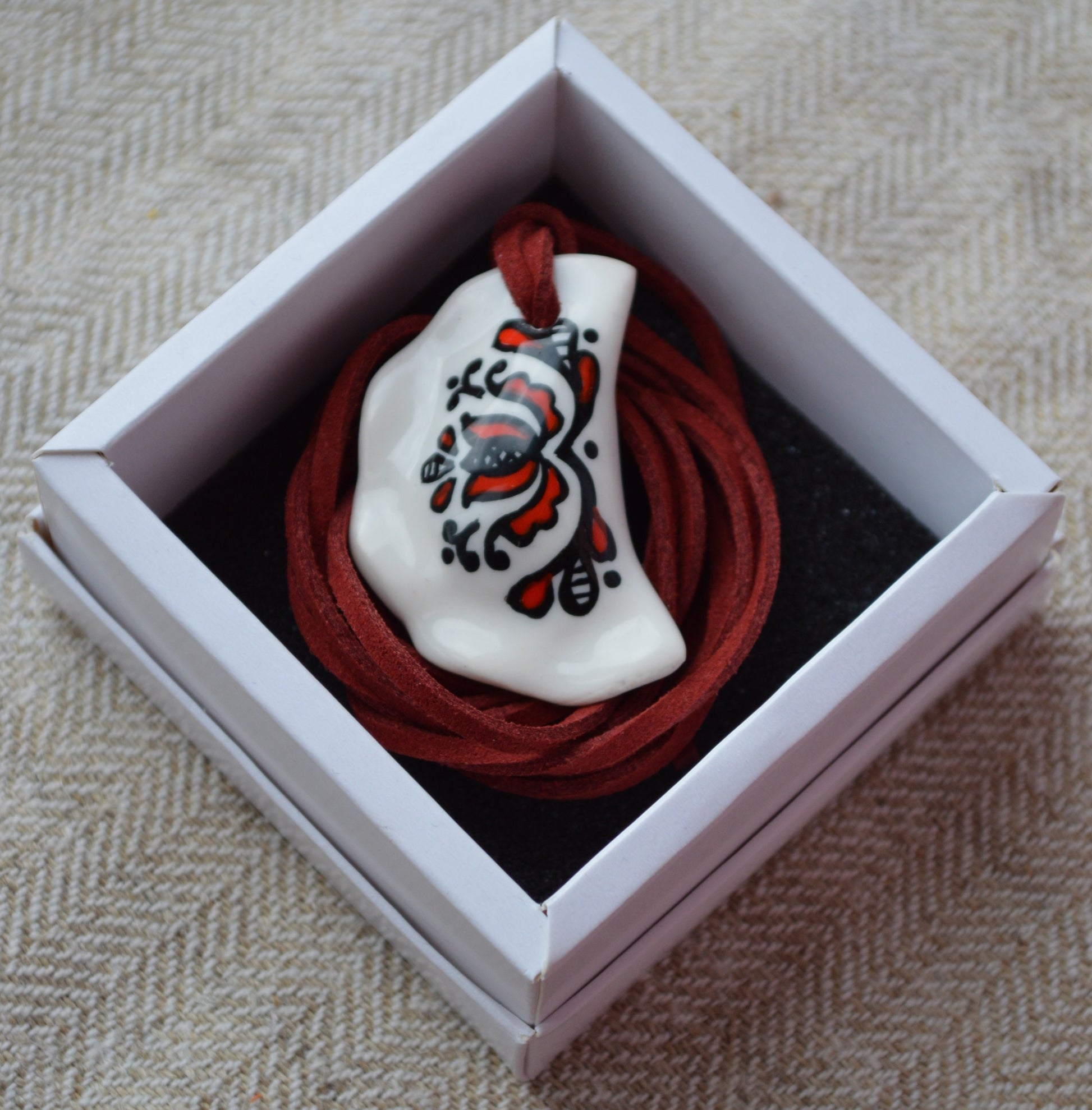 Підвіска "Вареник з квітковим розписом". Купити вареник підвіс. Підвіска "Вареник з квітковим розписом". Прикраса вареник украшение. Подарок. Довга підвіска на шию. Подвеска вареник. Етно стиль