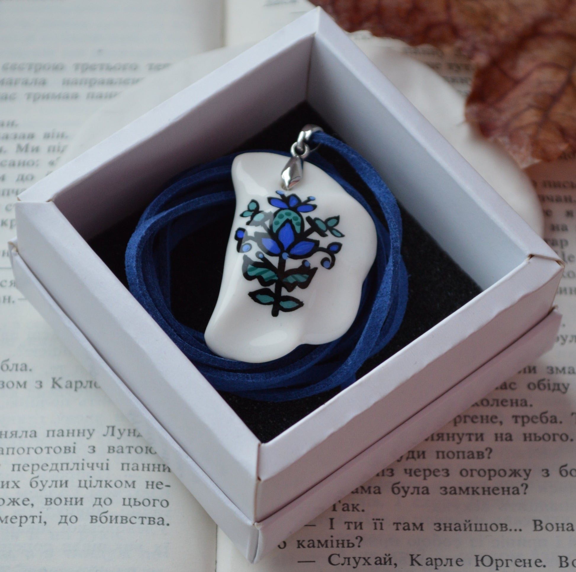 Підвіска "Вареник з квітковим розписом". Купити вареник підвіс.  Прикраса вареник украшение. Подарок. Довга підвіска на шию. Подвеска вареник. Етно стиль