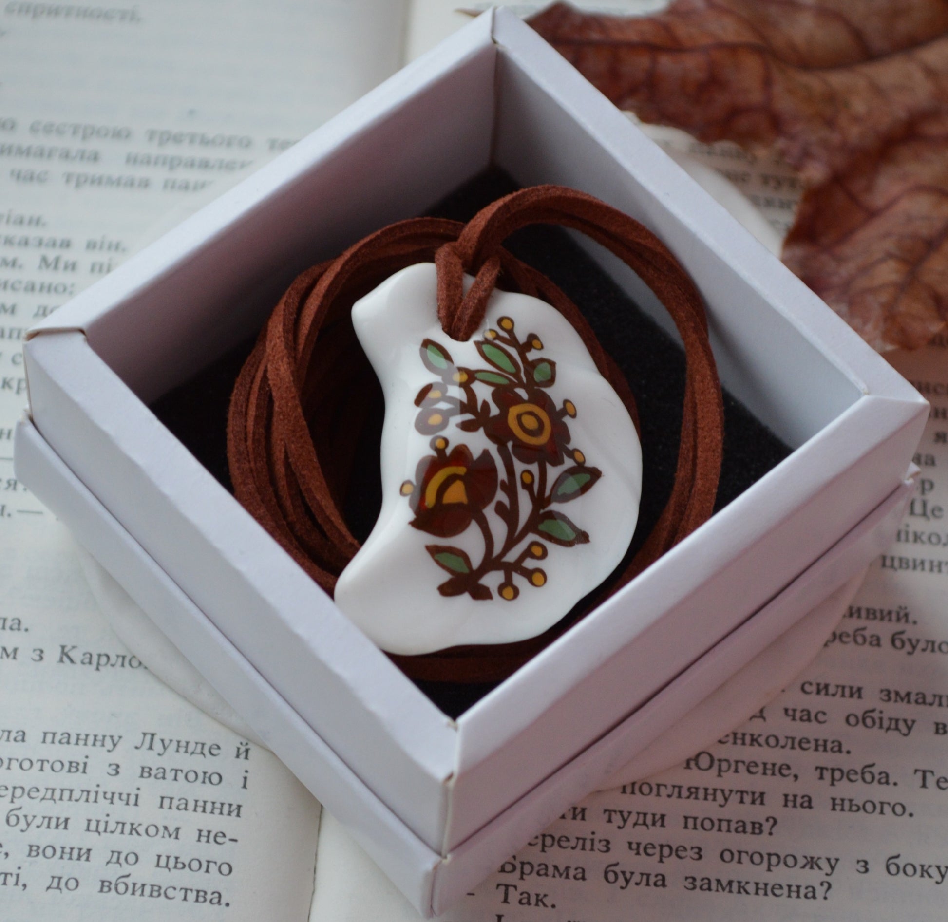 Підвіска "Вареник з квітковим розписом". Купити вареник підвіс.  Прикраса вареник украшение. Подарок. Довга підвіска на шию. Подвеска вареник. Етно стиль этно