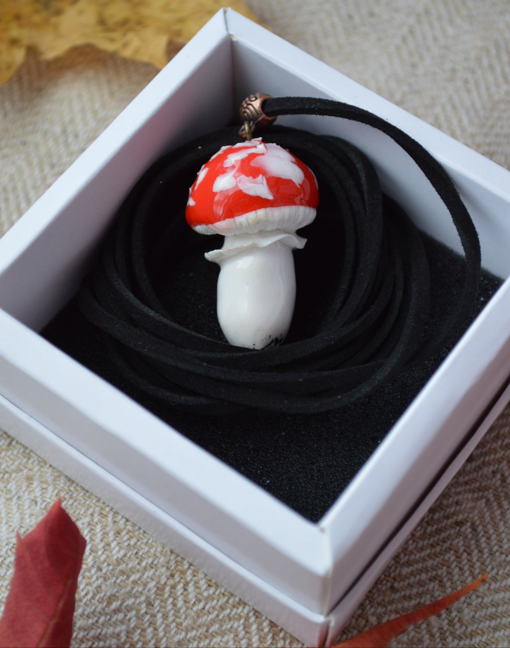 Підвіска "Грибочок". Прикраса у фрмі гриба. Польський гриб. Чорний гриб. Червоний гриб. Подвеска Мухомор підвіс. Подвески на шею женские. Украшения купить. Покритий епоксидною смоло