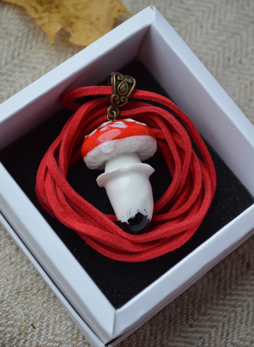 Підвіска "Грибочок". Прикраса у фрмі гриба. Польський гриб. Чорний гриб. Червоний гриб. Подвеска Мухомор підвіс. Подвески на шею женские. Украшения купить. Покритий епоксидною смоло