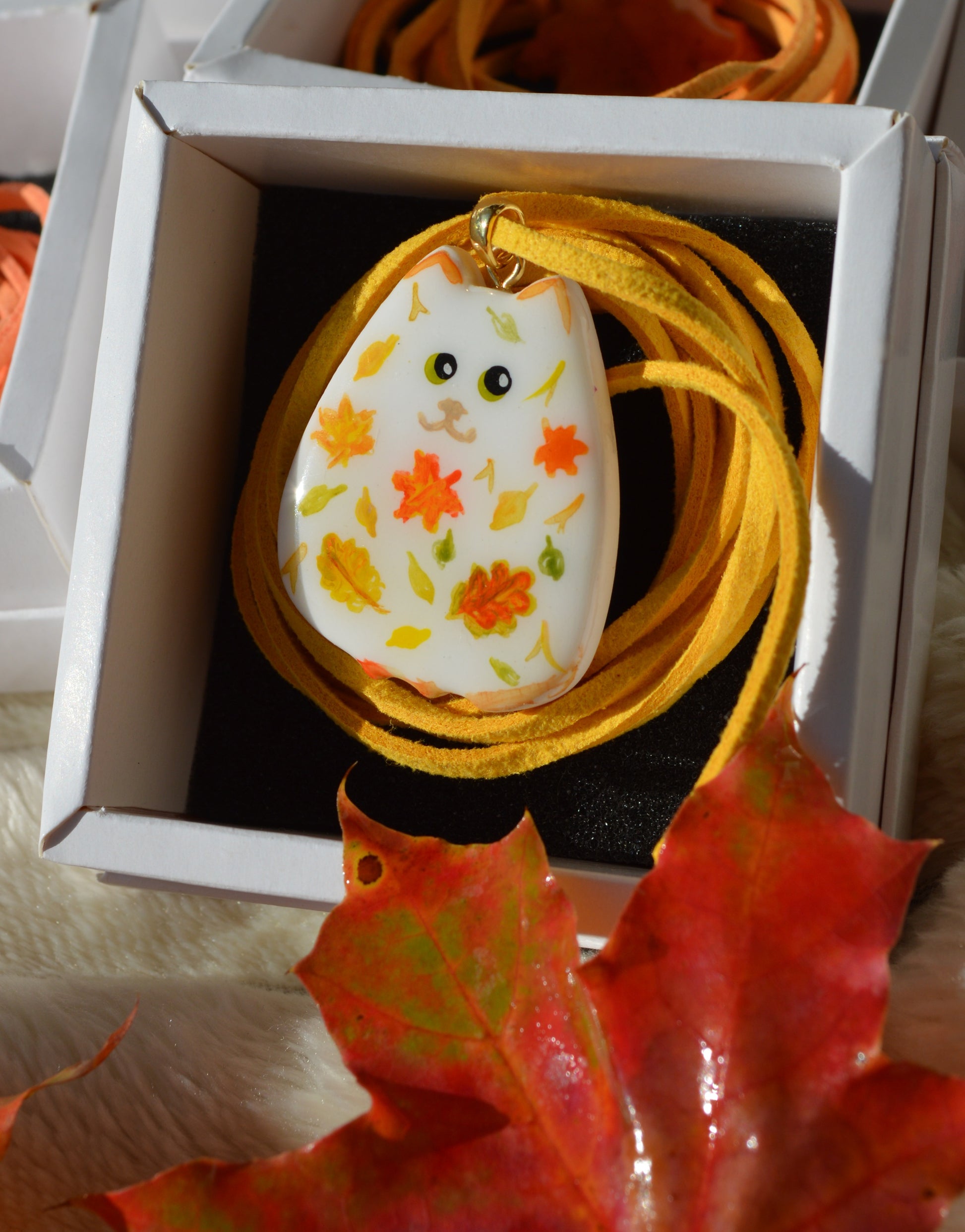 Cat-shaped pendant with floral design.
Підвіска на шнурочку "Котик товстенький". 
Підвіска котик. Котик розписаний. малюнок на котику. Прикраса ручної роботи з запікаємої поліменої глини. Довжина шнурка ~150 см, що дозволить його зав'язувати