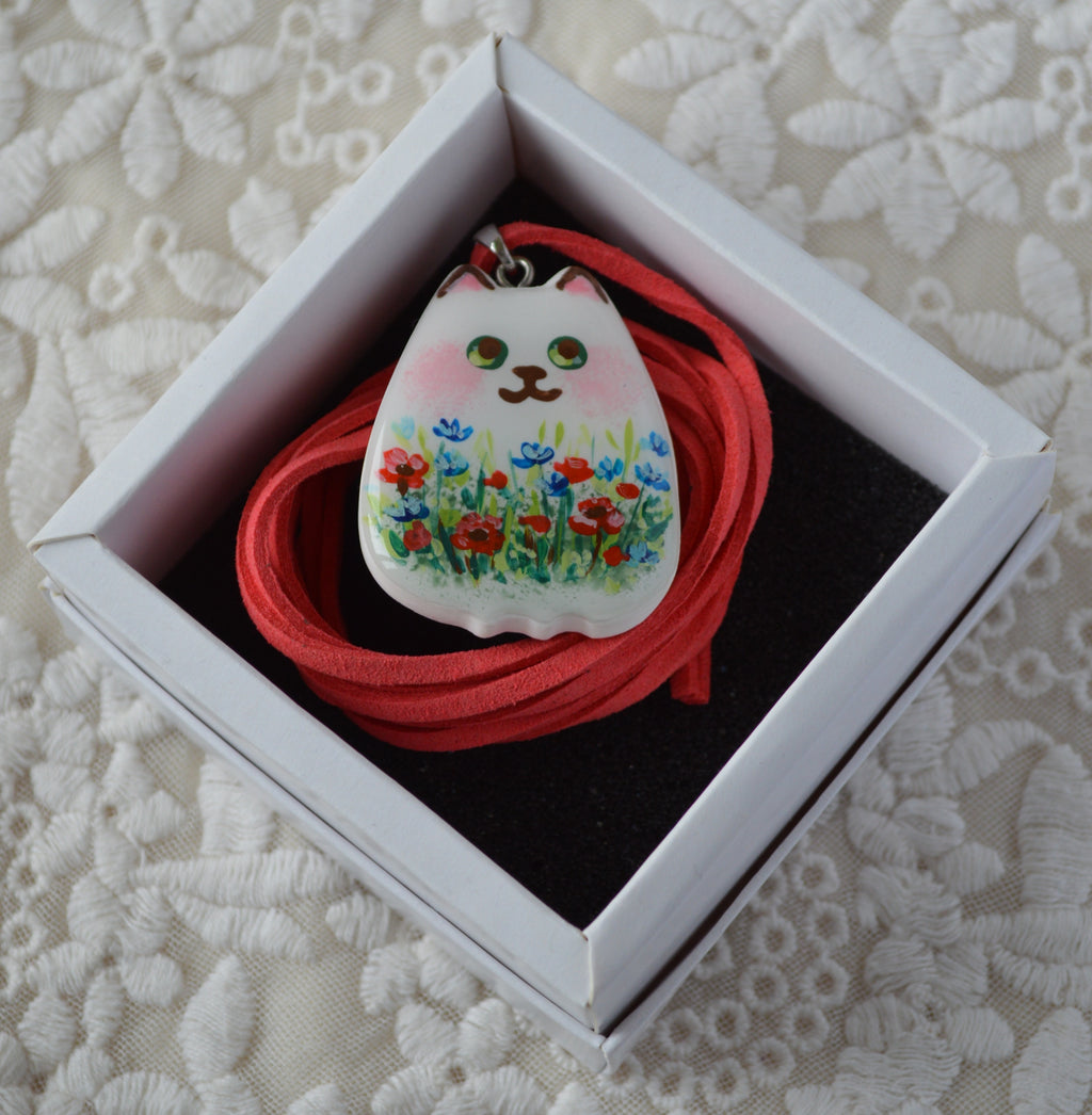 Cat-shaped pendant with floral design.
Підвіска на шнурочку "Котик товстенький". 
Підвіска котик. Котик розписаний. малюнок на котику. Прикраса ручної роботи з запікаємої поліменої глини. Довжина шнурка ~150 см, що дозволить його зав'язувати