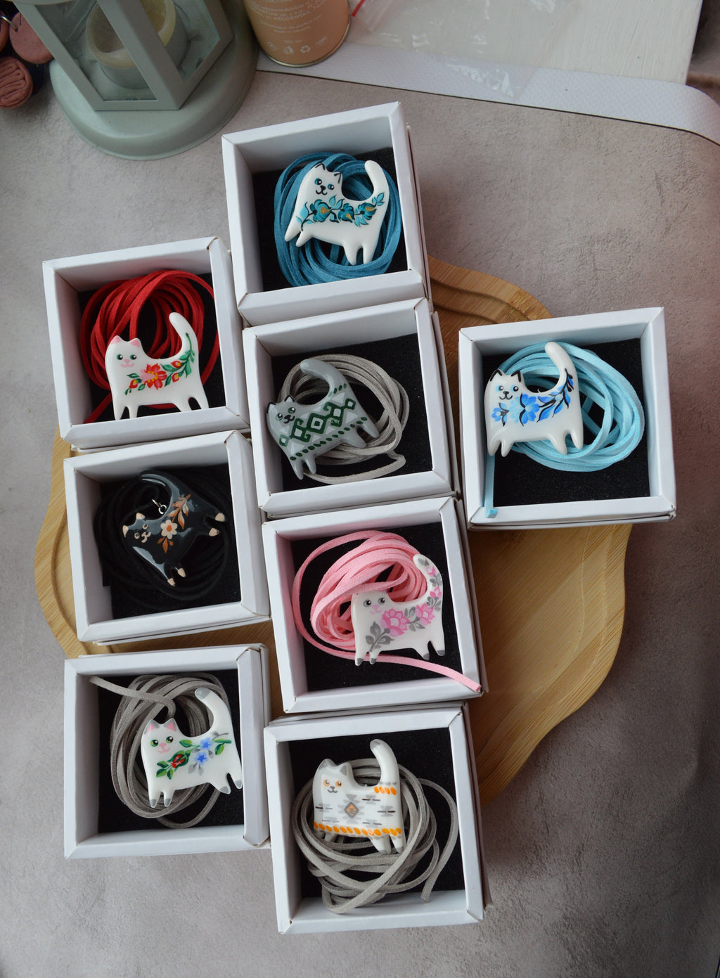 Підвіска на шнурочку "Котик з розписом"