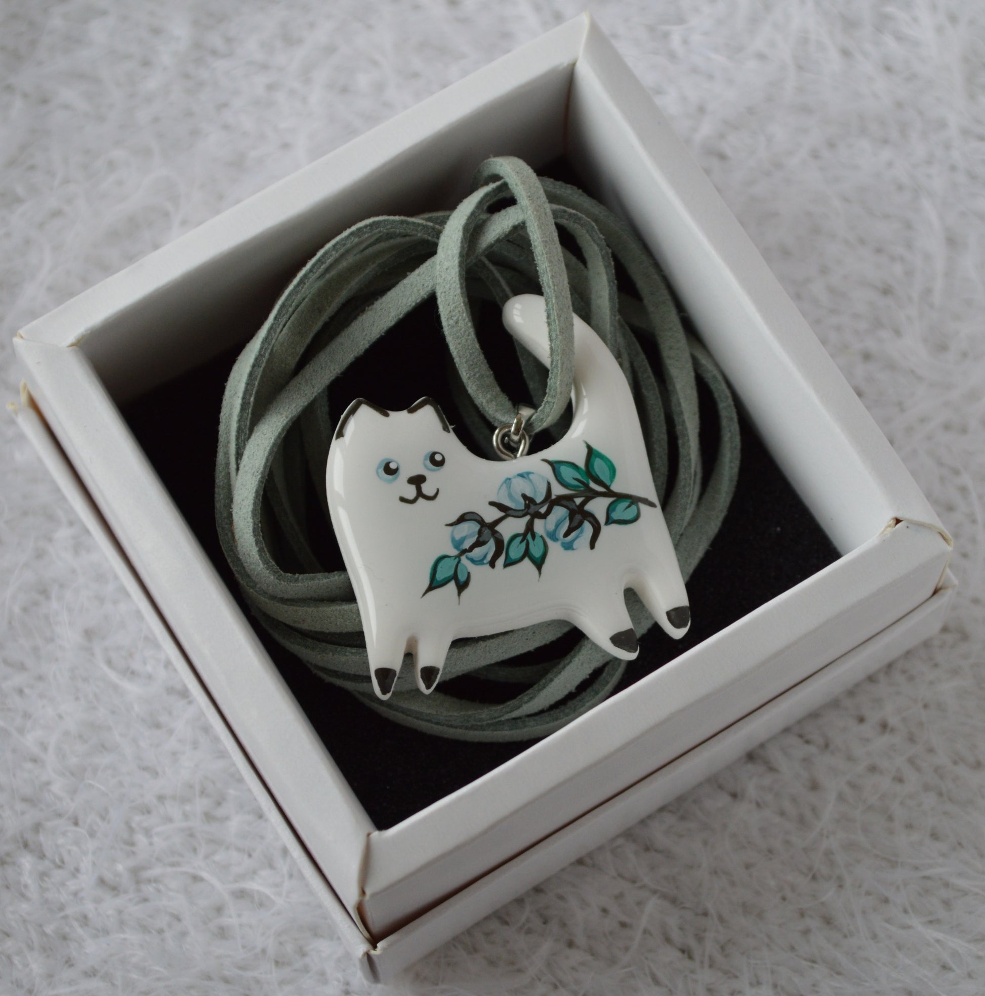 Підвіска "Котик з петриківським розписом". Подвеска котик. Петриківський розпис покритий епоксидною смолою. Купити підвіс котик, кошеня. Малюнок покритий епоксидною смолою. Гарний подарунок дівчині. Подарунок для  дружини.