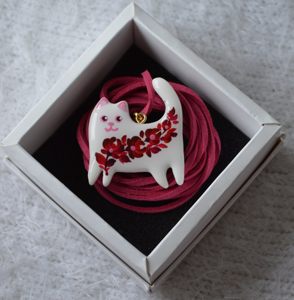 Підвіска "Котик з петриківським розписом". Подвеска котик. Петриківський розпис покритий епоксидною смолою. Купити підвіс котик, кошеня. Малюнок покритий епоксидною смолою. Гарний подарунок дівчині. Подарунок для  дружини.