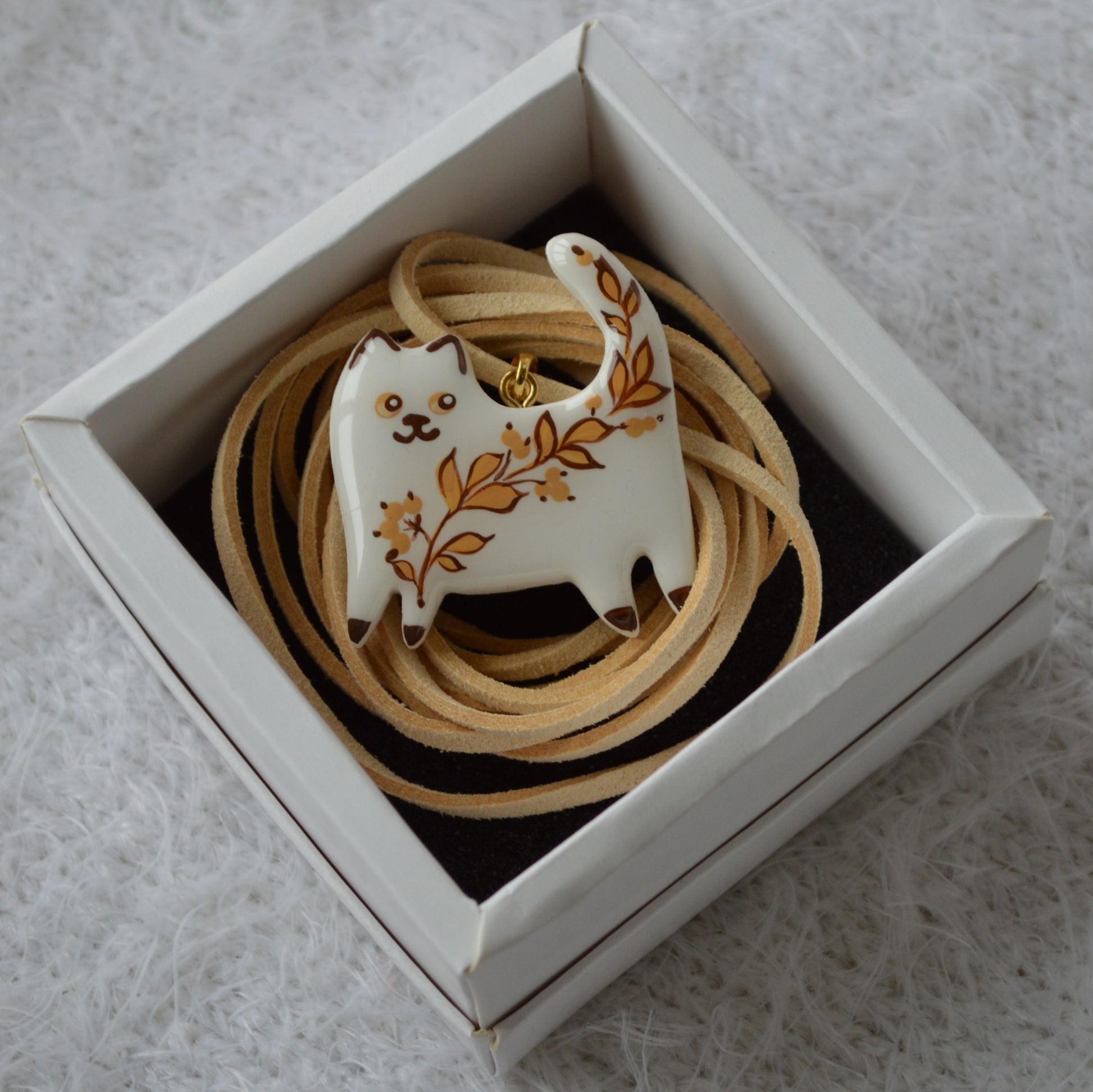 Підвіска "Котик з розписом". Купити прикрасу. Купити підвіс котик, кошеня. Прикраса з малюнком. Котик на шнурочку. Котик з розписом. Подвеска котик.