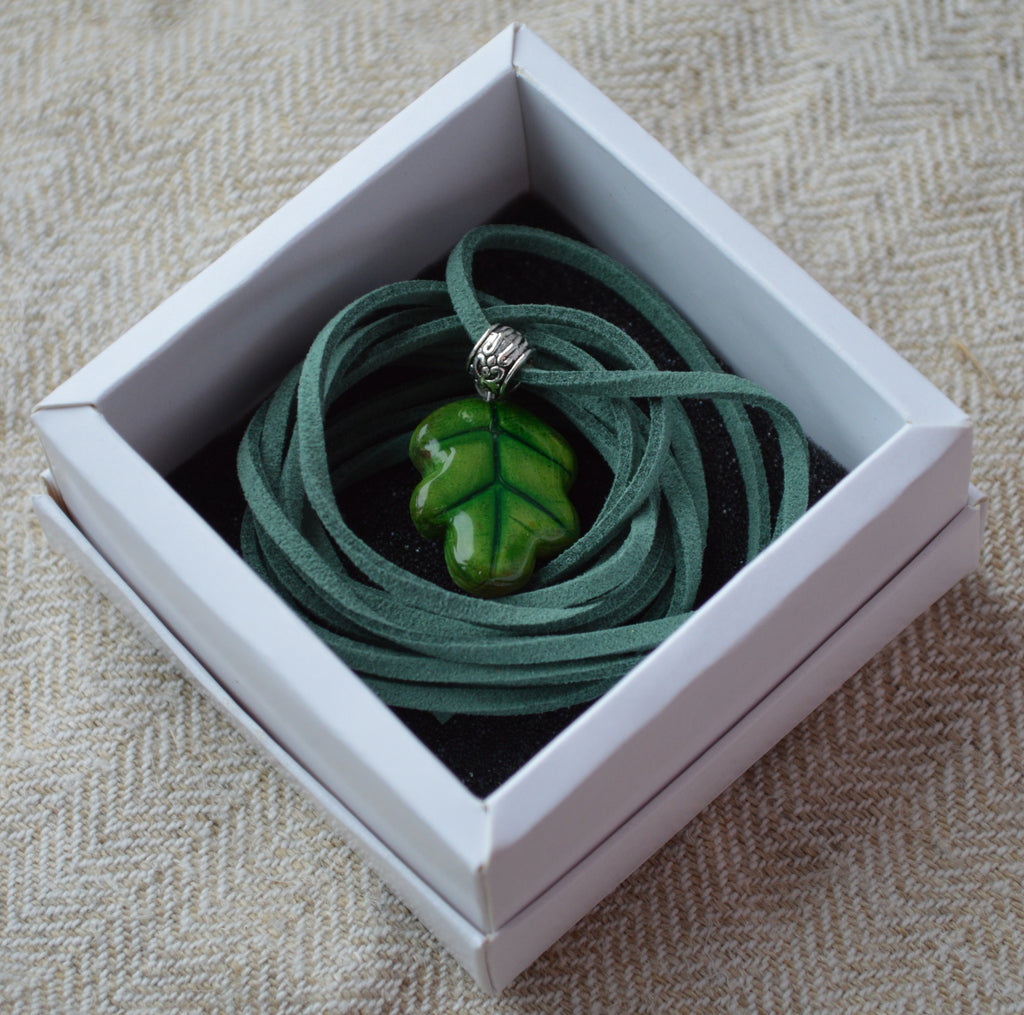 Підвіска "Листочок дубовий". Купити кулон для дівчини. Прикраси на шию. Подвески на шею бижутерия женские. Прикраса у формі дубового листка. Підвіска дубовий листок. Прикраса ручної роботи