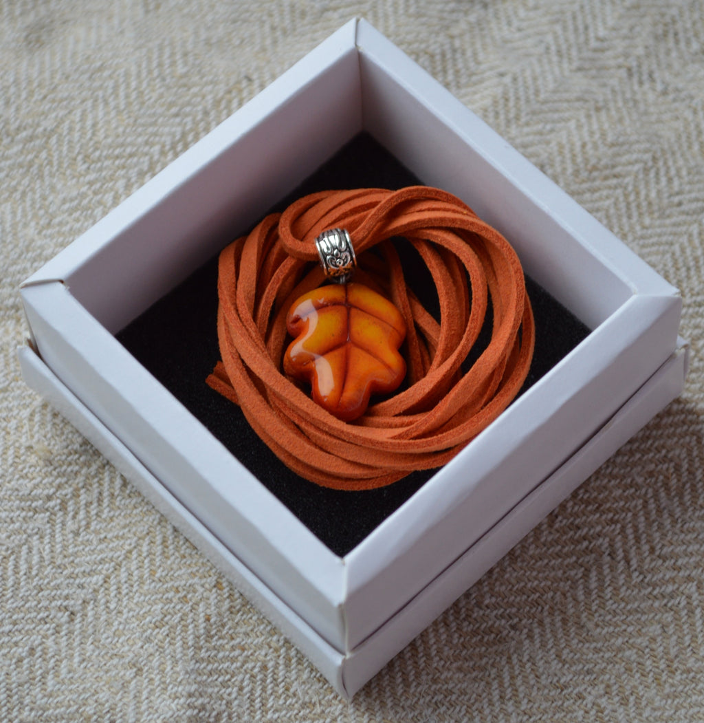 Підвіска "Листочок дубовий". Купити кулон для дівчини. Прикраси на шию. Подвески на шею бижутерия женские. Прикраса у формі дубового листка. Підвіска дубовий листок. Прикраса ручної роботи