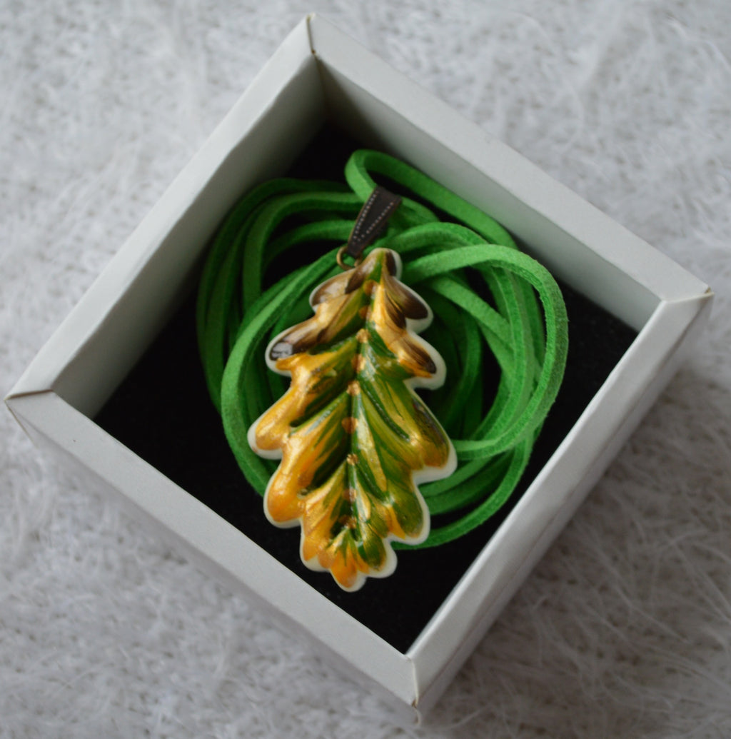 Підвіска "Листок дубовий розписаний". Прикраса у формі дубового листка. Підвіска дубовий листок розписаний. Женские украшения бижутерия. Украшения бижутерия на шею. Подвеска на шею.