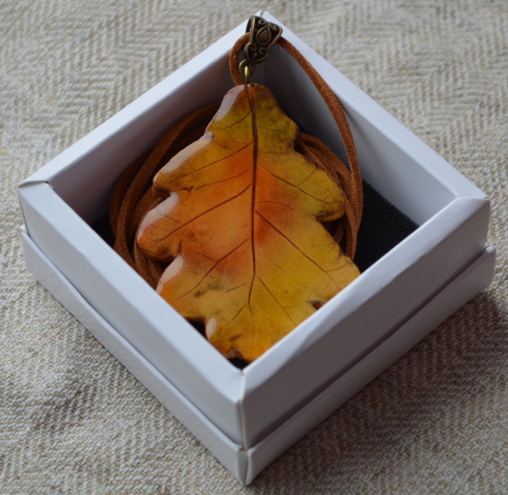 Підвіска "Листок дубовий". Купити кулон для дівчини. Прикраси на шию. Подвески на шею бижутерия женские. Прикраса у формі дубового листка. Підвіска дубовий листок. Прикраса ручної роботи