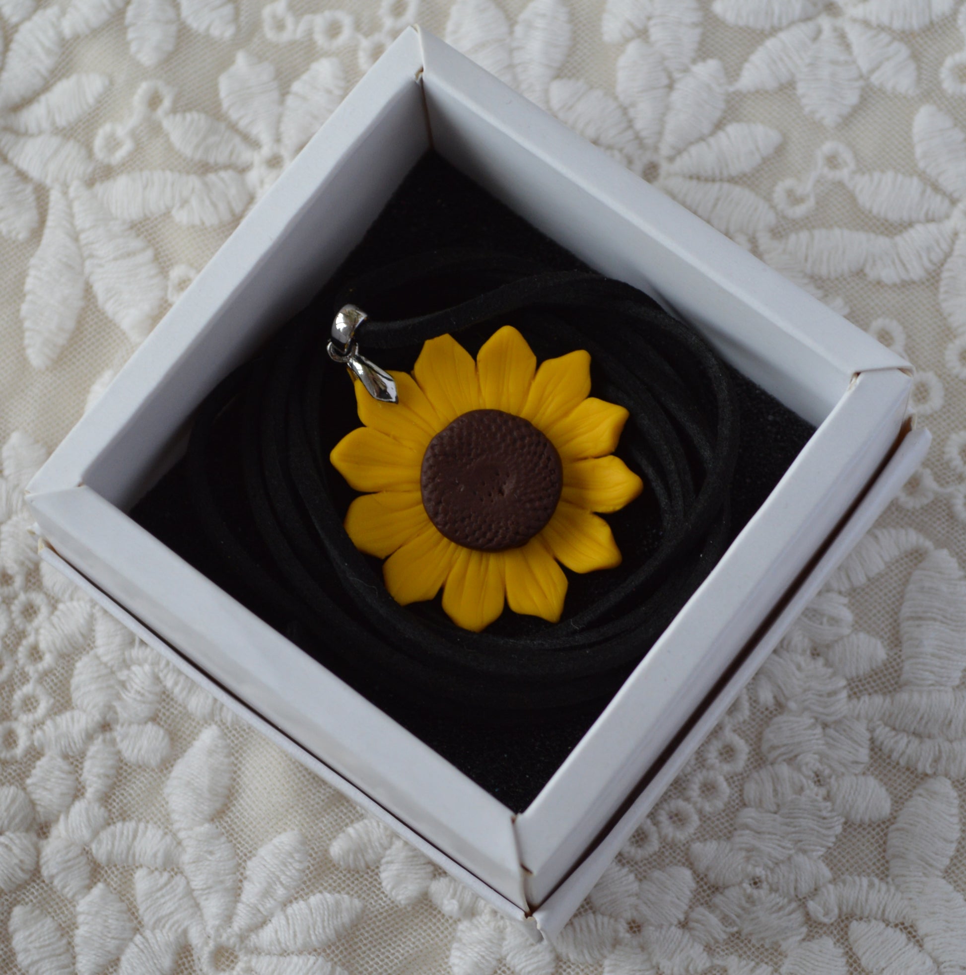Sunflower-shaped pendant