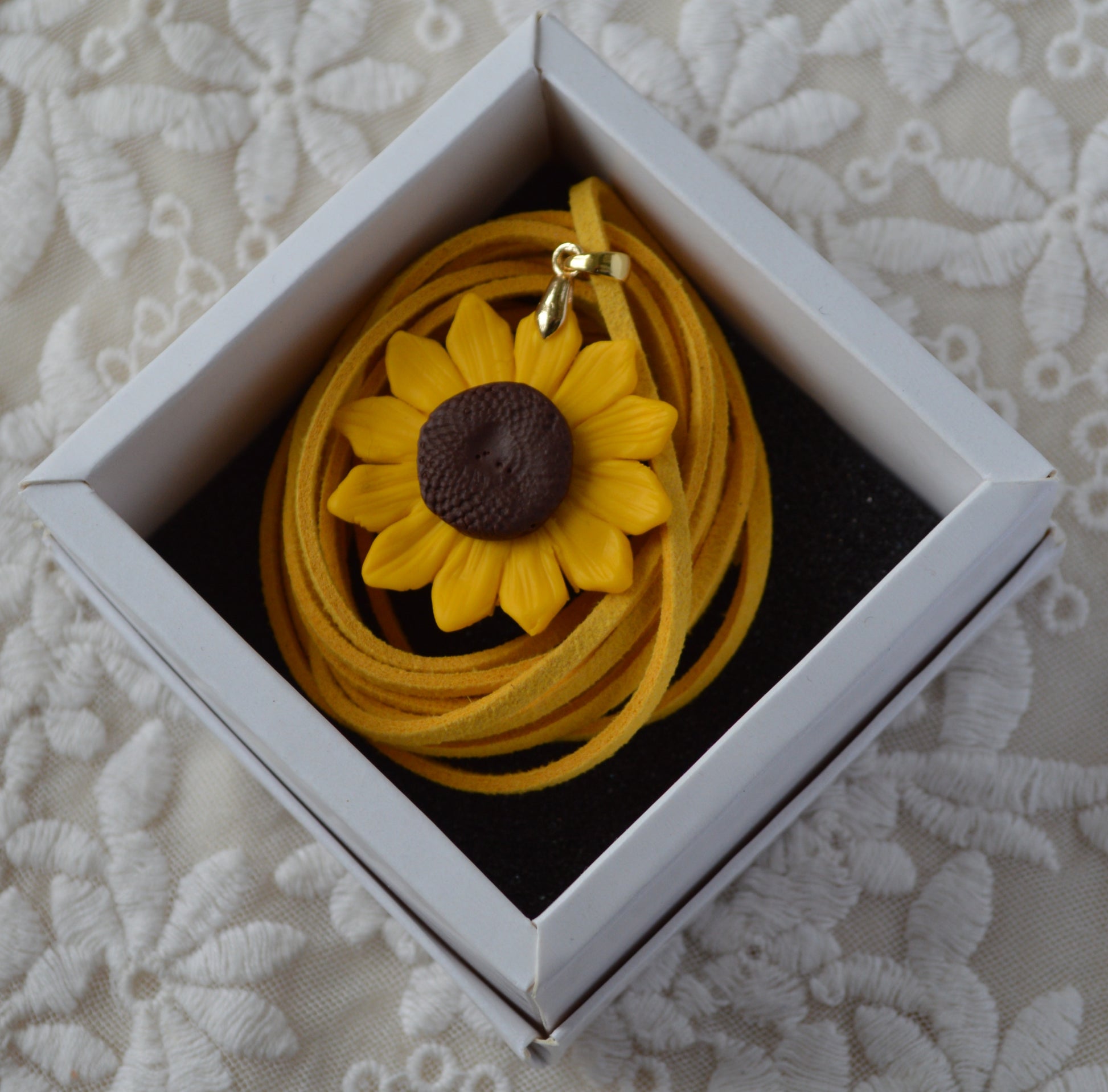 Sunflower-shaped pendant