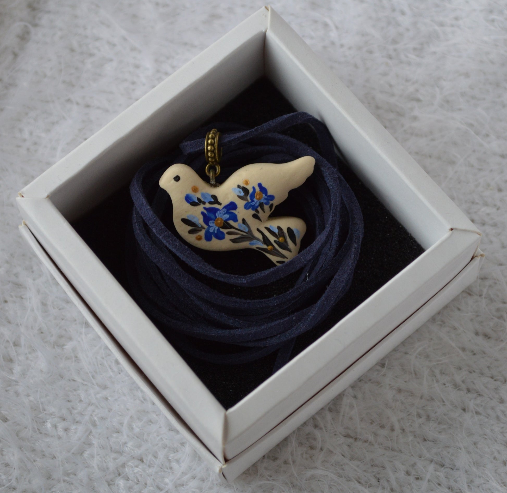 Підвіска "Голубка з розписом". Пташка з розписом. Підвіс голубка на шнурку. Подарунок дружині. Подарунок дівчині. Етно стиль этно.