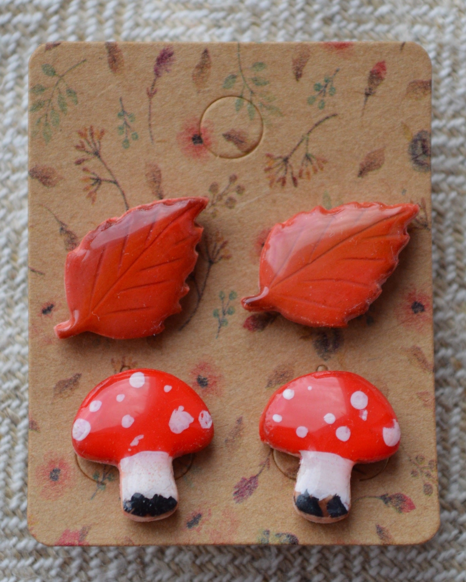 Сет "Сережки". Дубові листочки, грибочки, жолуді, фурнітура. Шнурочок. Сережки листочки. Купити подарунок. Женские украшения бижутерия.